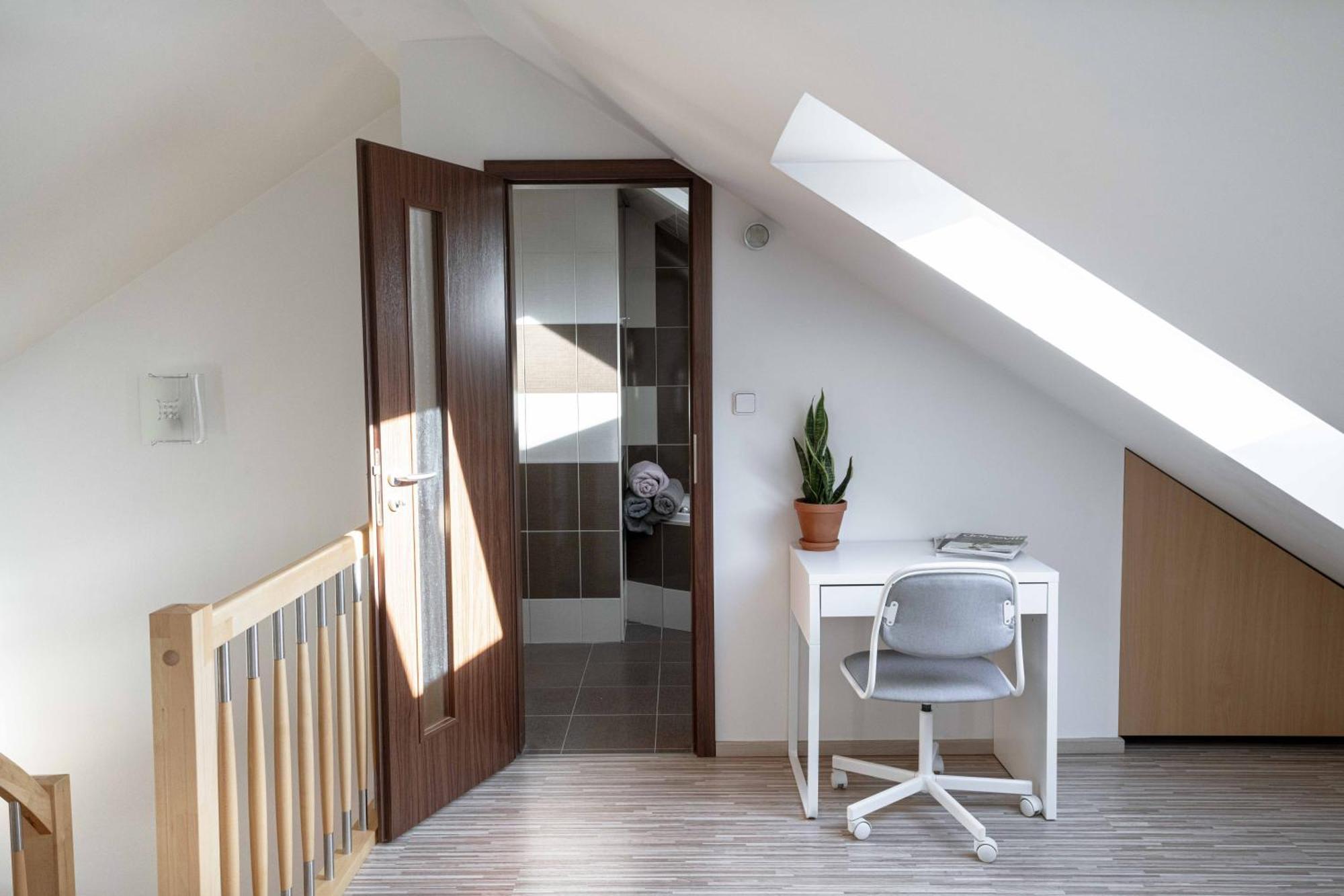 Apartment 150m² 4br Duplex Near Metro & Center Prag