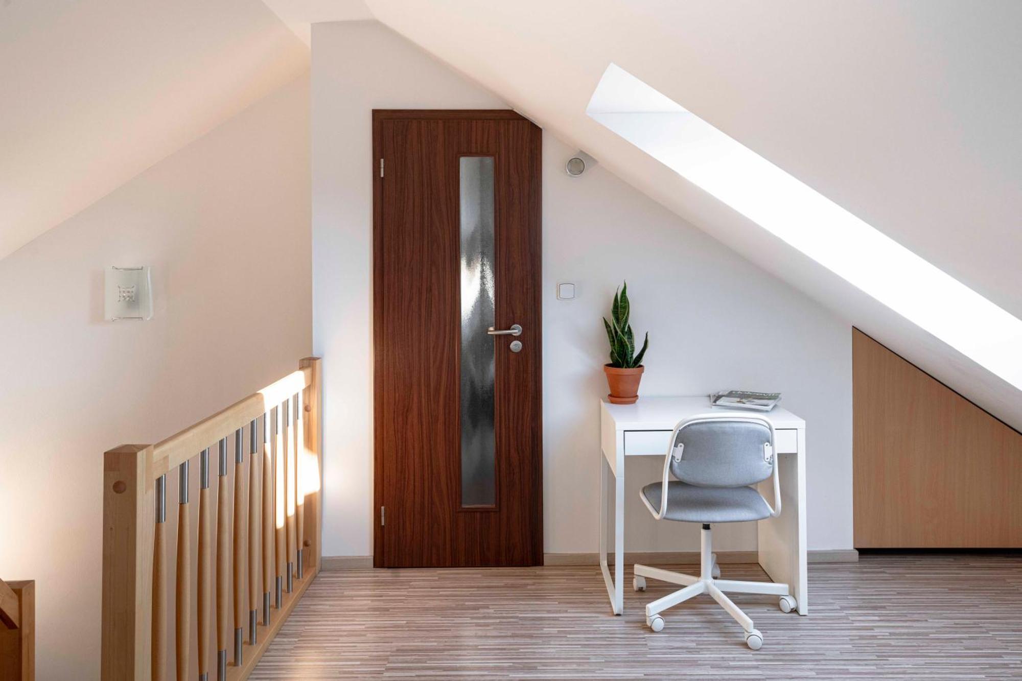150m² 4br Duplex Near Metro & Center Apartment Prag