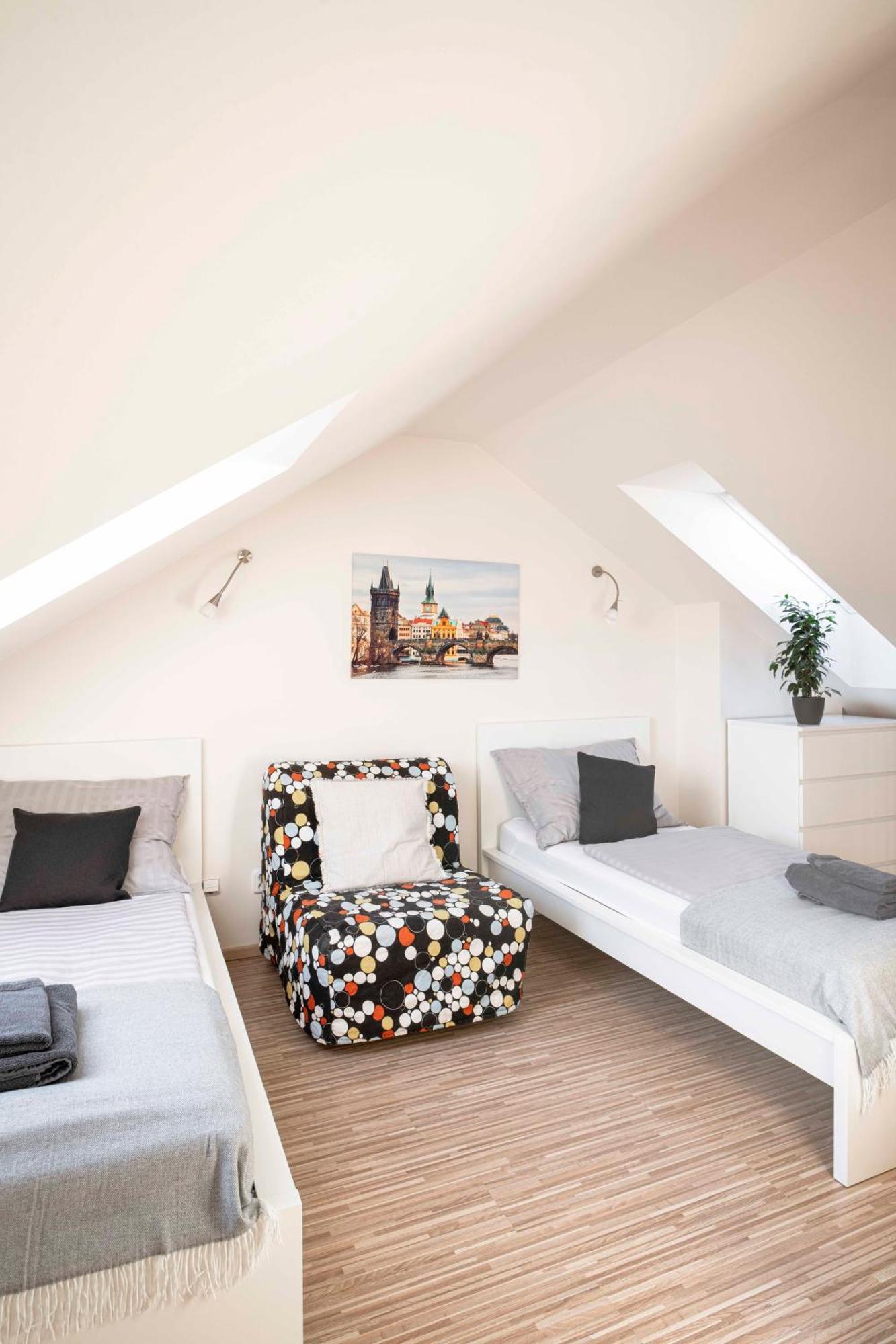 150m² 4br Duplex Near Metro & Center Apartment Prag