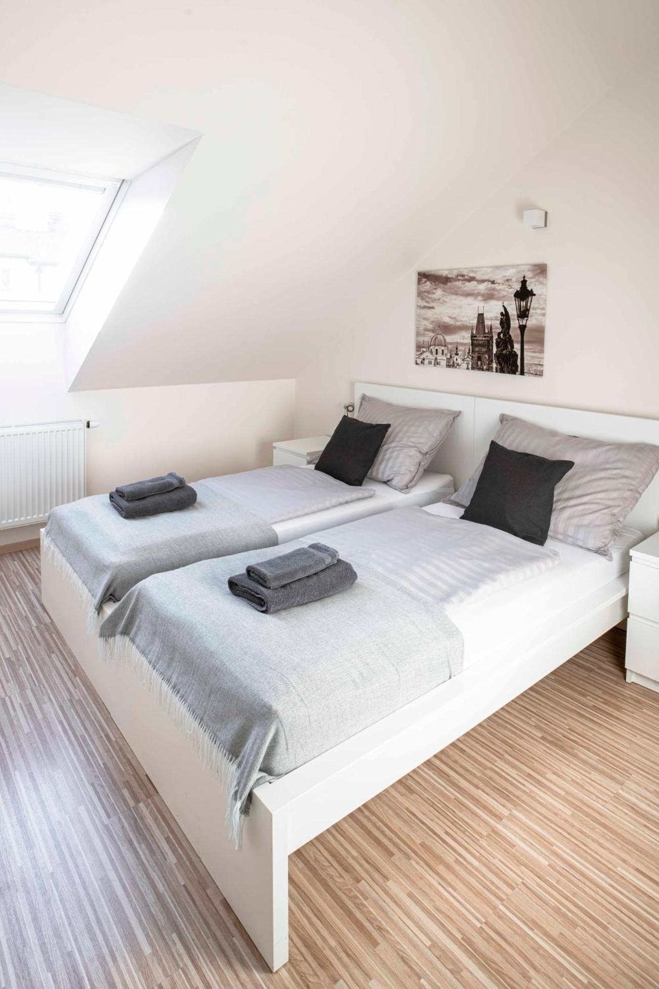150m² 4br Duplex Near Metro & Center Prag